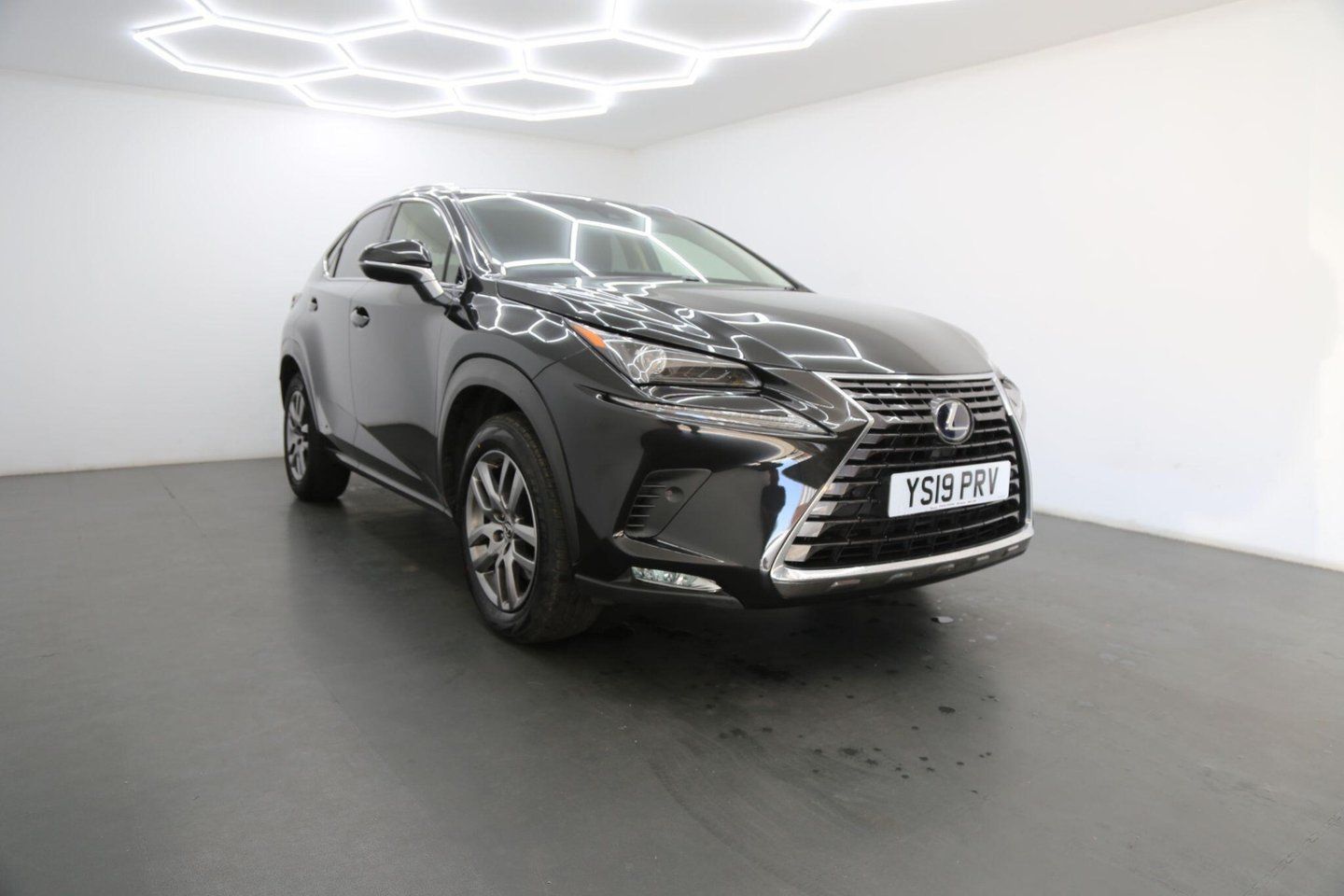 2019 Lexus NX 2.5 300h Premium E-CVT 4WD Euro 6 (s/s) 5dr, photo 1